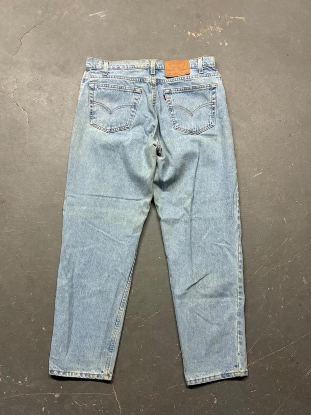 Vintage 90s Made in USA Levi's 550 Relaxed Fit Tapered Jeans Light Wash 36x30